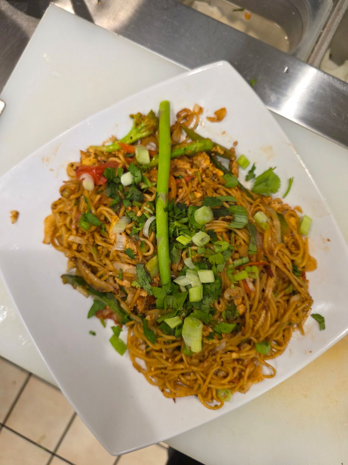 Himalayan stir-fry noodles with vegetables
